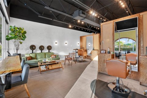 Commercial property in Palmetto Bay, Florida № 2089932