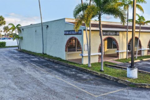 Commercial property in Palmetto Bay, Florida № 2089932 - photo 20