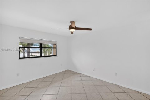 Condo in Miami Beach, Florida, 2 bedrooms  № 2067586 - photo 15