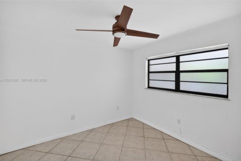 Condo in Miami Beach, Florida, 2 bedrooms  № 2067586 - photo 21