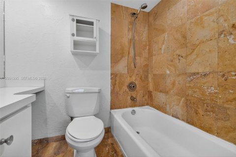 Condo in Miami Beach, Florida, 2 bedrooms  № 2067586 - photo 25