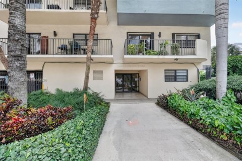 Condo in Miami Beach, Florida, 2 bedrooms  № 2067586 - photo 3