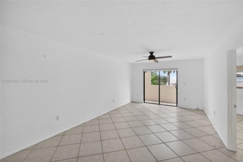 Condo in Miami Beach, Florida, 2 bedrooms  № 2067586 - photo 12