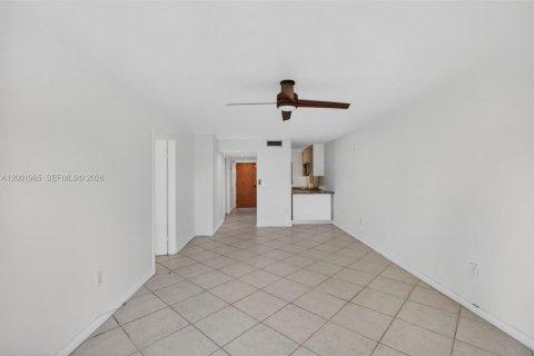 Condo in Miami Beach, Florida, 2 bedrooms  № 2067586 - photo 14