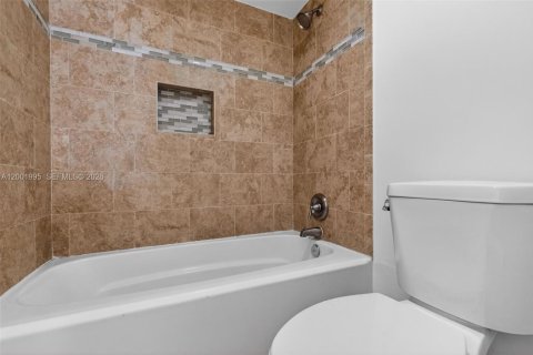 Condo in Miami Beach, Florida, 2 bedrooms  № 2067586 - photo 19