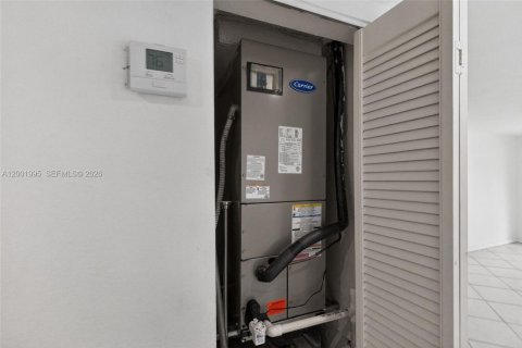 Condo in Miami Beach, Florida, 2 bedrooms  № 2067586 - photo 28