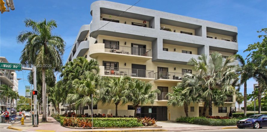 Condo in Miami Beach, Florida, 2 bedrooms  № 2067586