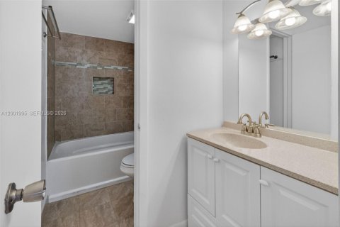 Condo in Miami Beach, Florida, 2 bedrooms  № 2067586 - photo 20