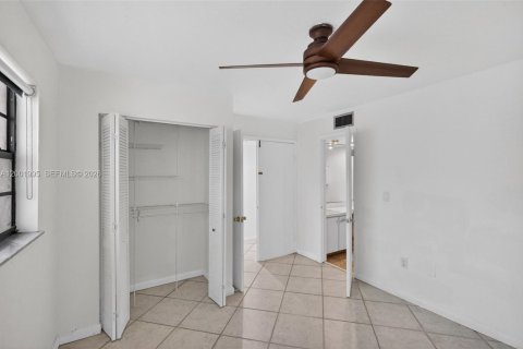 Condo in Miami Beach, Florida, 2 bedrooms  № 2067586 - photo 23