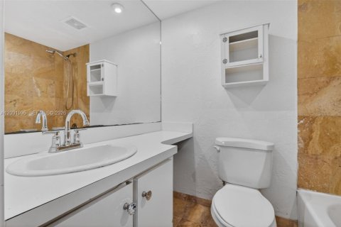 Condo in Miami Beach, Florida, 2 bedrooms  № 2067586 - photo 24