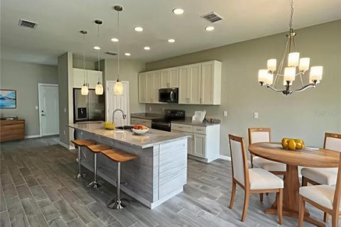 Casa en alquiler en Kissimmee, Florida, 4 dormitorios, 162.58 m2 № 1866502 - foto 2