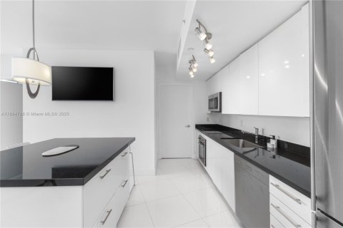 Copropriété à louer à Miami, Floride: 2 chambres, 86.4 m2 № 1875021 - photo 7