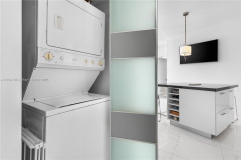 Copropriété à louer à Miami, Floride: 2 chambres, 86.4 m2 № 1875021 - photo 10