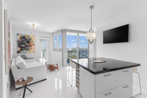 Copropriété à louer à Miami, Floride: 2 chambres, 86.4 m2 № 1875021 - photo 1