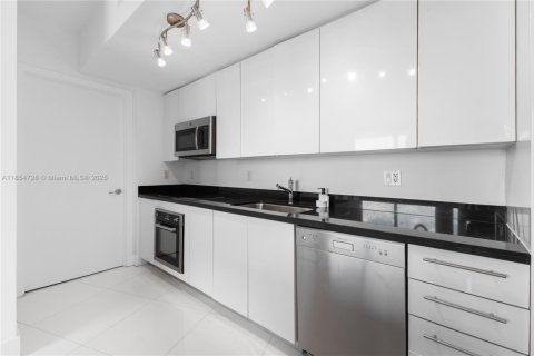 Copropriété à louer à Miami, Floride: 2 chambres, 86.4 m2 № 1875021 - photo 8