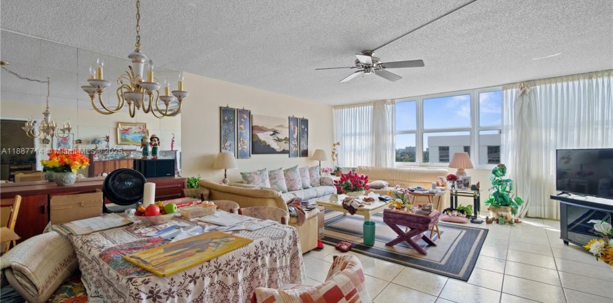 Кондоминиум с 1 спальней в Форт-Лодердейл, Флорида № 1942329