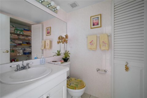 Купить кондоминиум в Форт-Лодердейл, Флорида 1 спальня, 105.72м2, № 1942329 - фото 11