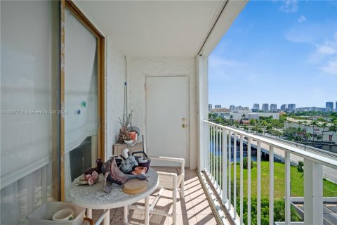 Купить кондоминиум в Форт-Лодердейл, Флорида 1 спальня, 105.72м2, № 1942329 - фото 14