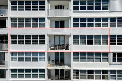 Купить кондоминиум в Форт-Лодердейл, Флорида 1 спальня, 105.72м2, № 1942329 - фото 3