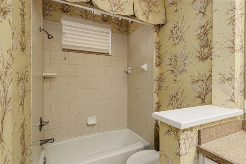 House in Lakeland, Florida 3 bedrooms, 196.21 sq.m. № 1909516 - photo 26