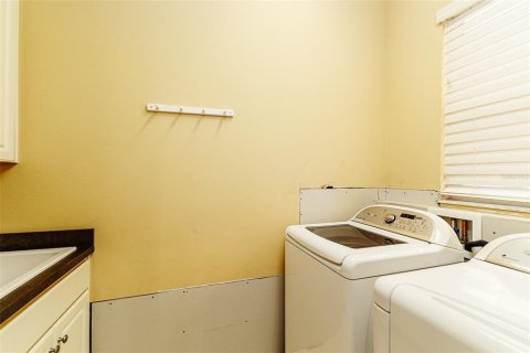 House in Lakeland, Florida 3 bedrooms, 196.21 sq.m. № 1909516 - photo 29