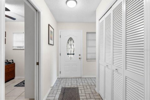 House in Sun City Center, Florida 2 bedrooms, 162.58 sq.m. № 2204126 - photo 7
