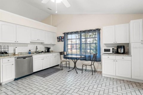 House in Sun City Center, Florida 2 bedrooms, 162.58 sq.m. № 2204126 - photo 14
