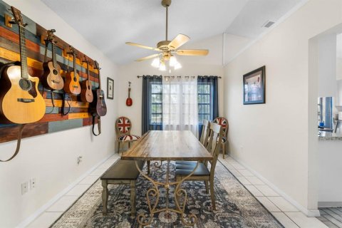 House in Sun City Center, Florida 2 bedrooms, 162.58 sq.m. № 2204126 - photo 11
