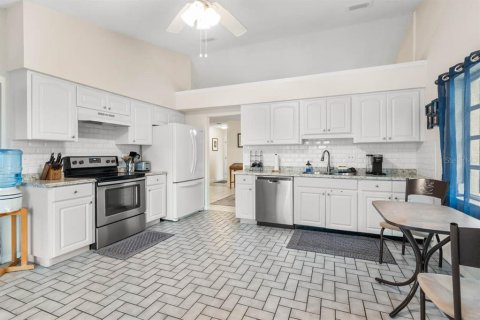 House in Sun City Center, Florida 2 bedrooms, 162.58 sq.m. № 2204126 - photo 13