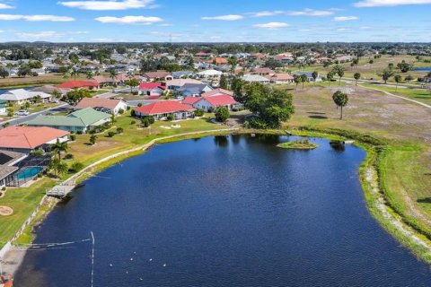 House in Sun City Center, Florida 2 bedrooms, 162.58 sq.m. № 2204126 - photo 3