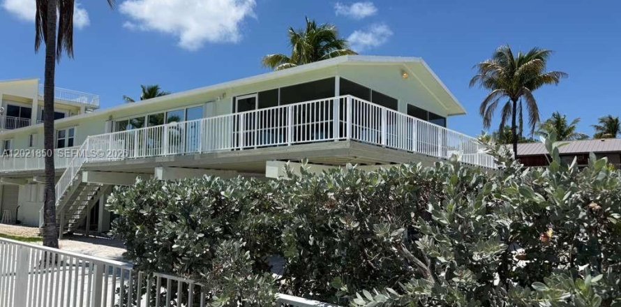 Casa en Key Largo, Florida 3 dormitorios, 182.83 m2 № 2077681