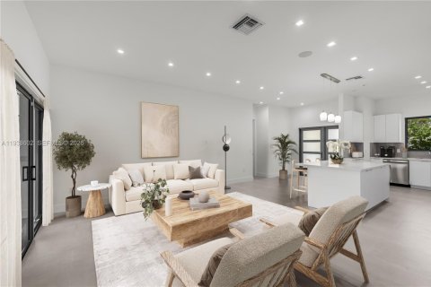 Villa ou maison à vendre à Biscayne Park, Floride: 4 chambres, 163.69 m2 № 2154815 - photo 6