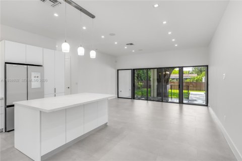 Villa ou maison à vendre à Biscayne Park, Floride: 4 chambres, 163.69 m2 № 2154815 - photo 5
