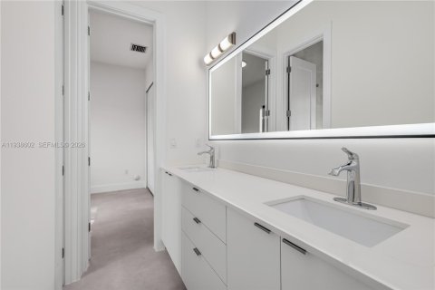 Villa ou maison à vendre à Biscayne Park, Floride: 4 chambres, 163.69 m2 № 2154815 - photo 23