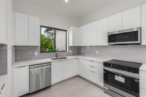 Villa ou maison à vendre à Biscayne Park, Floride: 4 chambres, 163.69 m2 № 2154815 - photo 18