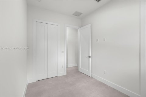Villa ou maison à vendre à Biscayne Park, Floride: 4 chambres, 163.69 m2 № 2154815 - photo 27