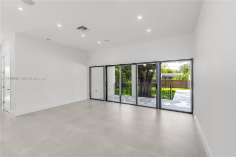 Villa ou maison à vendre à Biscayne Park, Floride: 4 chambres, 163.69 m2 № 2154815 - photo 7