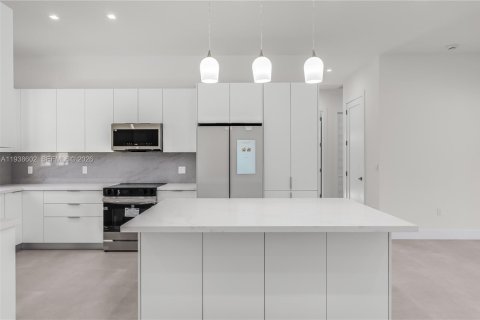 Villa ou maison à vendre à Biscayne Park, Floride: 4 chambres, 163.69 m2 № 2154815 - photo 16