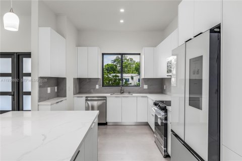 Villa ou maison à vendre à Biscayne Park, Floride: 4 chambres, 163.69 m2 № 2154815 - photo 17