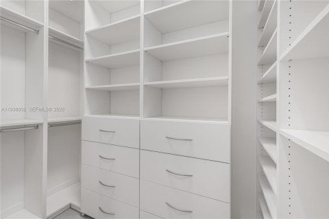 Villa ou maison à vendre à Biscayne Park, Floride: 4 chambres, 163.69 m2 № 2154815 - photo 25