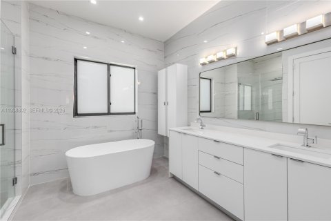 Villa ou maison à vendre à Biscayne Park, Floride: 4 chambres, 163.69 m2 № 2154815 - photo 22