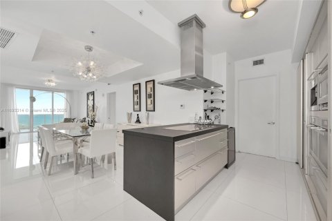 Condominio en venta en Sunny Isles Beach, Florida, 2 dormitorios, 139.26 m2 № 1937797 - foto 22
