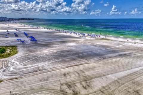 Condo in Sarasota, Florida, 1 bedroom  № 1682941 - photo 11