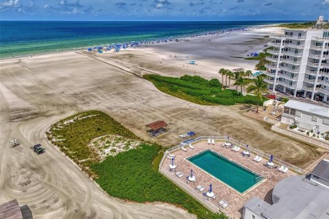 Condo in Sarasota, Florida, 1 bedroom  № 1682941 - photo 13