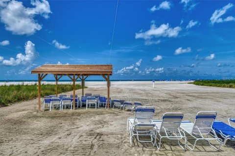 Condo in Sarasota, Florida, 1 bedroom  № 1682941 - photo 14