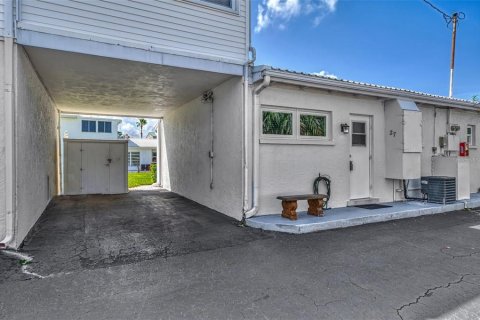 Condo in Sarasota, Florida, 1 bedroom  № 1682941 - photo 8