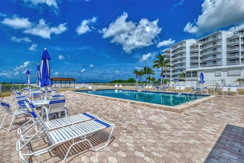 Condo in Sarasota, Florida, 1 bedroom  № 1682941 - photo 16