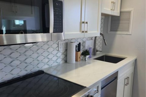 Condo in Sarasota, Florida, 1 bedroom  № 1682941 - photo 24