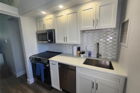 Condo in Sarasota, Florida, 1 bedroom  № 1682941 - photo 22