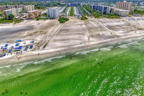 Condo in Sarasota, Florida, 1 bedroom  № 1682941 - photo 10